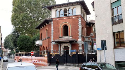 super attico gucci san babila|Il rifugio dopo il carcere. Lady Gucci vende la villa. Vivrà in un .